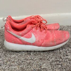 Nike Women's Roshe Run Coral Sneakers